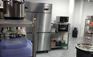 有哪些商用廚具,新大學(xué)生需要帶哪些生活用品?